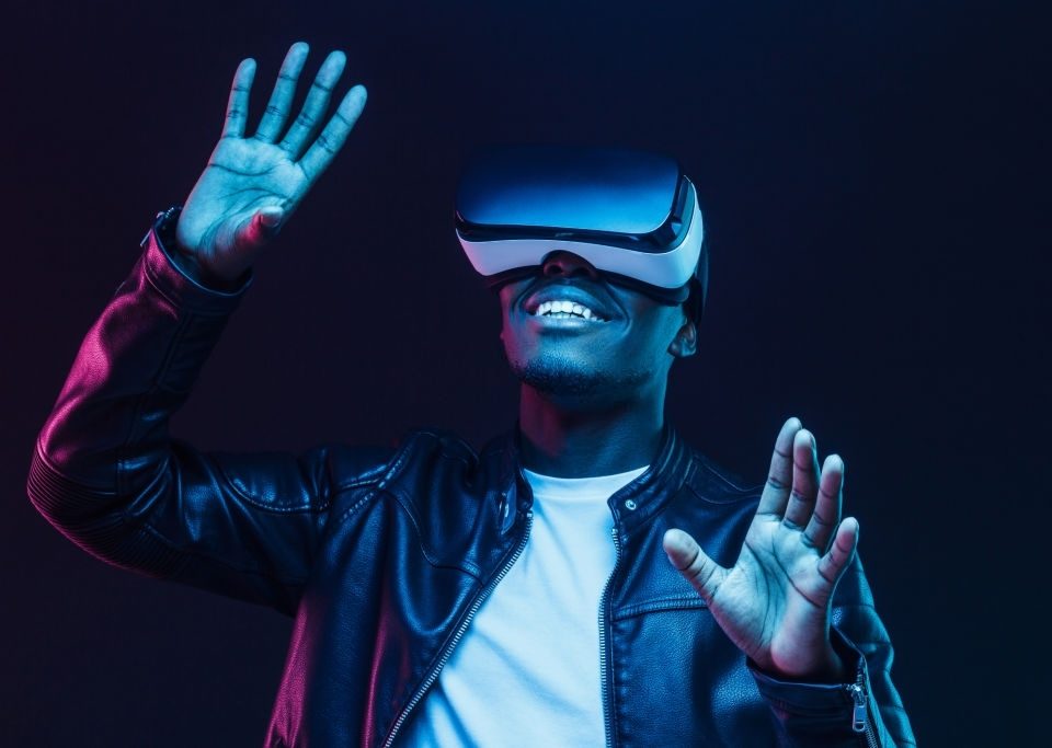 Mengenal Virtual Reality dan Kegunaannya di Indonesia
